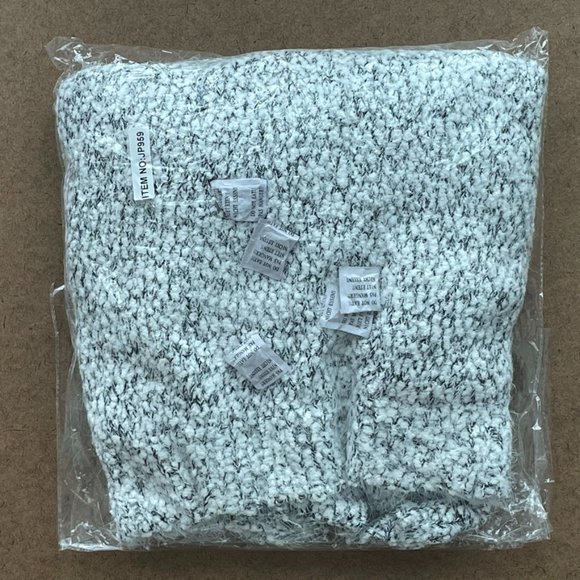 COMFY LUXE WOMENS BLACK/WHITE FLICKERED BOUCLE CARDIGAN W/POCKETS - NWT - SZ: OS - Picture 11 of 11